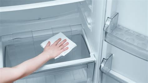 frigidaire refrigerator freezer leaking water|Frigidaire Refrigerator Leaking Water – 5 Causes and。